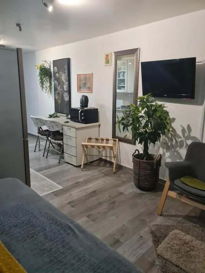 Apartment Lovely - Modern & Comfy contacts