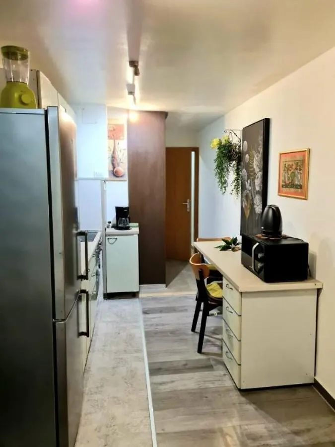 Apartment Lovely - Modern & Comfy Split