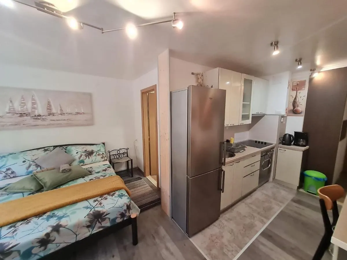 Apartment Lovely - Modern & Comfy Split