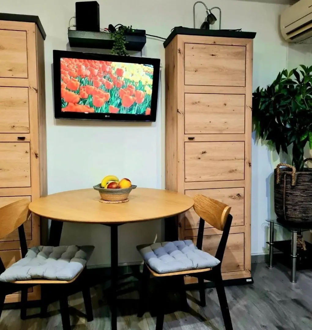 Apartment Lovely - Modern & Comfy Split 0*,